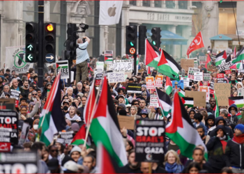 İsrail’e tepkiler artıyor: Londra’da 300 bin kişi Filistin için yürüdü