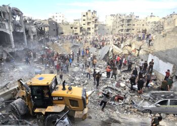 CNN manşetten duyurdu:İsrail askerleri, Gazze’de buldozerle Filistinlilerin cesedini ezdi
