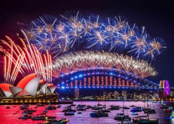 Yeni Zelanda 2024’de ilk giren ülke: Sydney boğazı havai fişek gösterileriyle yeni yıla ‘merhaba’ dedi