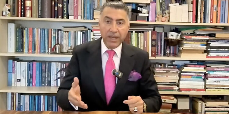 KHK’lı TRT eski spikeri Sırrı Er, savcılık iifadesi sonrası ‘hakaret’ suçlamasıyla tutuklamaya sevk edildi.