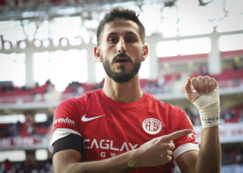 Gol sevinci kursağında kaldı: Antalyaspor’un İsrailli futbolcusu kadro dışı bırakılarak, gözaltına alındı
