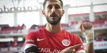 Gol sevinci kursağında kaldı: Antalyaspor’un İsrailli futbolcusu kadro dışı bırakılarak, gözaltına alındı