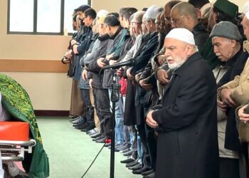 Helallik isteyen kader arkadaşı Suat Yıldırım Hoca, gözyaşlarını tutamadı:Hakka yürüyen hayırsever iş insanı Ali Açıl hicret diyarında defnedildi