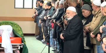 Helallik isteyen kader arkadaşı Suat Yıldırım Hoca, gözyaşlarını tutamadı:Hakka yürüyen hayırsever iş insanı Ali Açıl hicret diyarında defnedildi