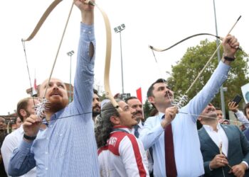 Eski AKP’li Ayhan Sefer Üstün: Erdoğan İstanbul’un tüm rantını Murat Kurum üzerinden devşirmek istiyor