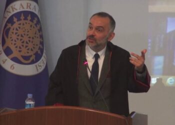 İhraç edilen KHK’lı akademisyen Murat Sevinç 7 sene sonra görevine iade edildi