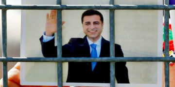 Demirtaş: Türkye’de artık siyaset değil, tüccarlık yapılıyor