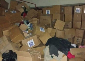 Depremzedeler için toplanan yardımlar AKP’li belediyenin otoparkında çürümeye bırakılmış