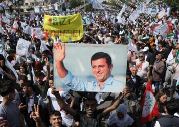 DEM’den Demirtaş’ı ‘üst arama’ uygulamasına  sert tepki: Adalet Bakanlığı bu terbiyesizliğe derhal son vermeli