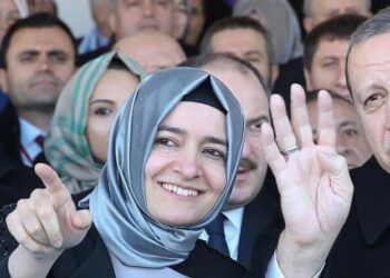 AKP’li Fatma Betül Sayan, İBB’den aldığı bursla ilgili haberlere erişim yasağı