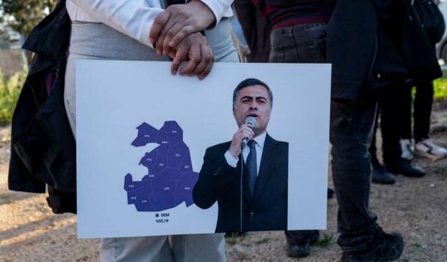 Yüksek Seçim Kurulu (YSK), Van'da mazbatanın DEM Partili Abdullah Zeydan'a verilmesine karar verdi.