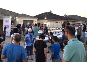 Fountain ve IHS Gönüllüleri ev sahipliği yaptı: Perth’deki sokak iftarında, ilk defa ezan duyduğunu diyenler oldu