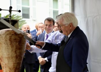 Alman Cumhurbaşkanı Steinmeier İstanbul’da döner kesti: Konuklar kuyruğa girdi