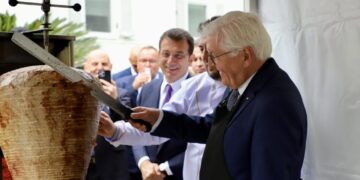 Alman Cumhurbaşkanı Steinmeier İstanbul’da döner kesti: Konuklar kuyruğa girdi