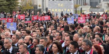 TBB’a bağlı binlerce avukat yürüyor: Meslek onurumuz için buradayız