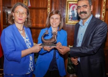 Fransa’nın Ankara Büyükelçisi İsabelle Dumont’den DEM Diyarbakır Büyükşehir Belediyesine ziyaret