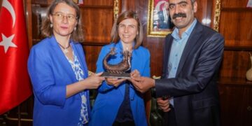 Fransa’nın Ankara Büyükelçisi İsabelle Dumont’den DEM Diyarbakır Büyükşehir Belediyesine ziyaret
