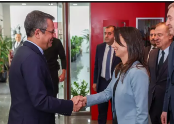 DEM Parti’nin CHP’yi ziyaretinde Kayyım açıklamasını yapan Özel:Van’da çok önemli bir dayanışma sergilendi