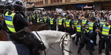 Melbourne’de binler Gazze için toplandı: Eylemcilere polis saldırısı