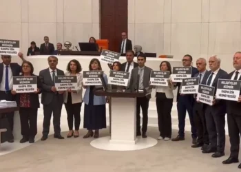 Meclis’te kayyım protestosu başladı