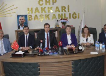 CHP heyeti Hakkari’de: Dün Van’da olduğu gibi bugün de kayyumlara karşıyız