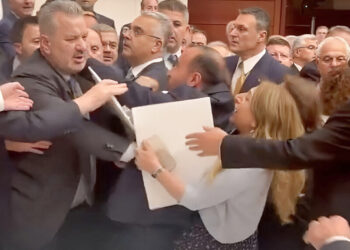 TBMM’de kayyımları protesto eden DEM Parti milletvekillerine AKP ve MHP’liler saldırdı
