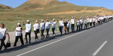 Kayyımı protesto için ‘İradeye saygı yürüyüşü’yle Hakkari’ye yürüyen Hatimoğulları: Sandıktan çıkana saygı duyun