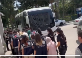 Erdoğan rejiminin nefret operasyonu: Koçbaşı ile kapı kırıp, kadınları gözaltına aldılar
