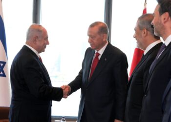 Erdoğan rejiminin iki yüzü: Bayraklar yarıda, ticaret zirvede