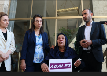 TBMM’de ‘Adalet nöbeti”nideki Emine Şenyaşar’ı ziyaret eden Tülay Hatimoğulları: Emine ananın talebini artık duyun