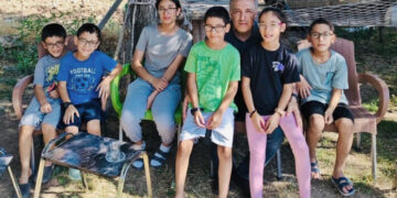 Mustafa Yeneroğlu, anne ve babaları tutuklu 6 kardeşi ziyaret etti: Kahrolmamak elde değil!