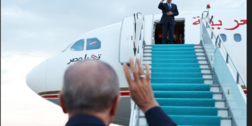 Sisi’ye “katil, zalim, darbeci, onunla aynı masaya oturmam” diyen Erdoğan, havaalanında bizzat karşıladı ve uğurladı