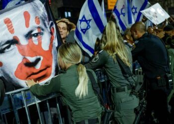 Yüz binler Netanyahu’ya karşı ayakta