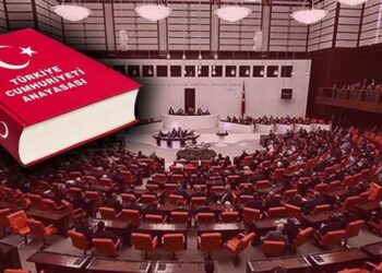 Mümtaz’er Türköne: Lafı eğip bükmenin anlamı yok, Anayasa’nın 4. maddesi değil, Kürt sorunu tartışılıyor