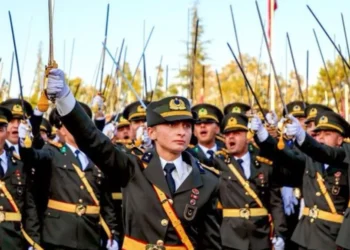 Kılıçlı yeminnde yeni gelişme: O teğmenlerin komutanı TSK’dan istifa etti