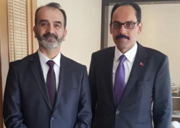 Hizmet mensuplarını kaçırma emrini İbrahim Kalın verdi:   MİT Başkanı, bebekleri katledenlerle aynı karede