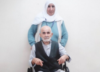 Tekerlekli sandalyeye bağlı 84 yaşındaki mahpus böyle sevk edildi: ‘Dikkat, kaçabilir’