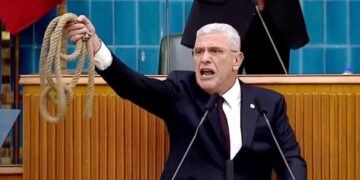 Müsavat Dervişoğlu kürsüden Devlet Bahçeli’ye idam ipi attı: Al başucuna as