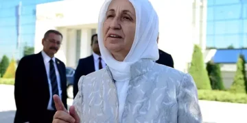 Akın İpek duyurdu: 78 yaşındaki Annesi Melek İpek tutuklandı