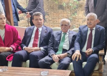 Ekrem İmamoğlu’ndan yerine kayyım atanan Ahmet Türk’e destek ziyareti