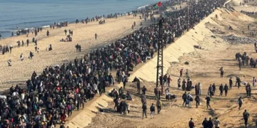 On binlerce Filistinli, Gazze’nin kuzeyine dönüş yolunda