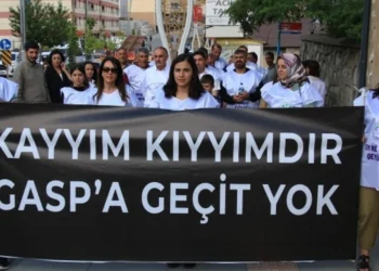 Van halkı, ‘Kayyım gasbı’ ihtimaline karşı soğuk ayaz nöbetinde