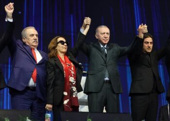 Kavuncu, İYİ Parti’den AKP’ye katılanlar: Bu kadar ilkesiz, menfaatperest insanı nasıl aday yapmışız