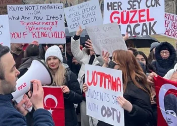 “Türkiye’nin Kanada büyükelçiliği, eyleme katılan gencin pasaportunu iptal edip ‘git İmamoğlu’ndan al’ demiş”