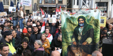 Köln’de binlerce kişi Suriye’deki Alevi katliamını protesto etti