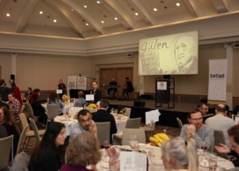 Fedactio iftarında konuşan Lanotte: Gülen her zaman din, bilim ve insan hakları arasında bir çelişki olmadığını savundu