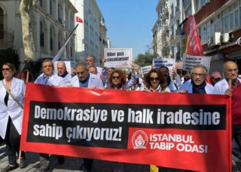 İstanbul Tabip Odası, Saraçhane’ye yürüyor: ‘Susmuyoruz, korkmuyoruz’