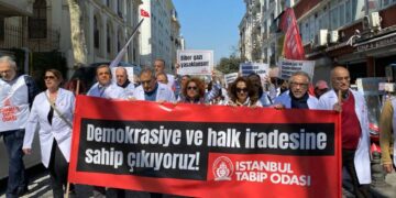 İstanbul Tabip Odası, Saraçhane’ye yürüyor: ‘Susmuyoruz, korkmuyoruz’