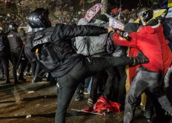 İmamoğlu protestosunda, öğrencileri coplayan polislere 10’ar bin TL ‘ödül’