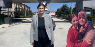 CHP milletvekili Türkan Elçi, Sümeyra’nın annesini cezaevinde ziyaret etti
